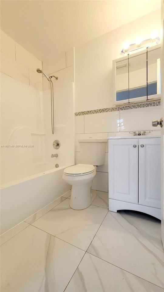 785 Sw 10th St - Photo 5 of 6