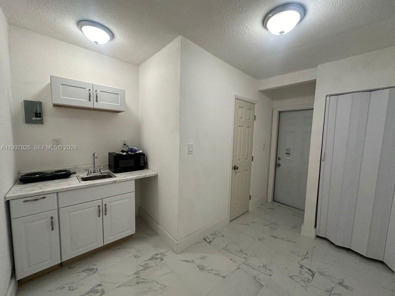 655 Nw 2nd St #A - Photo 6 of 15