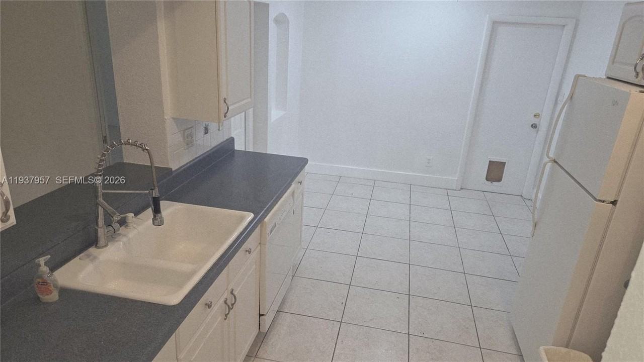 9507 Nw 80th Ct - Photo 3 of 13