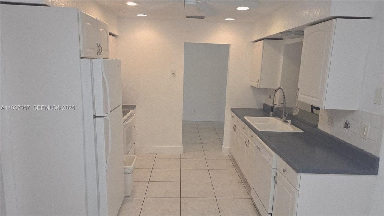 9507 Nw 80th Ct - Photo 4 of 13