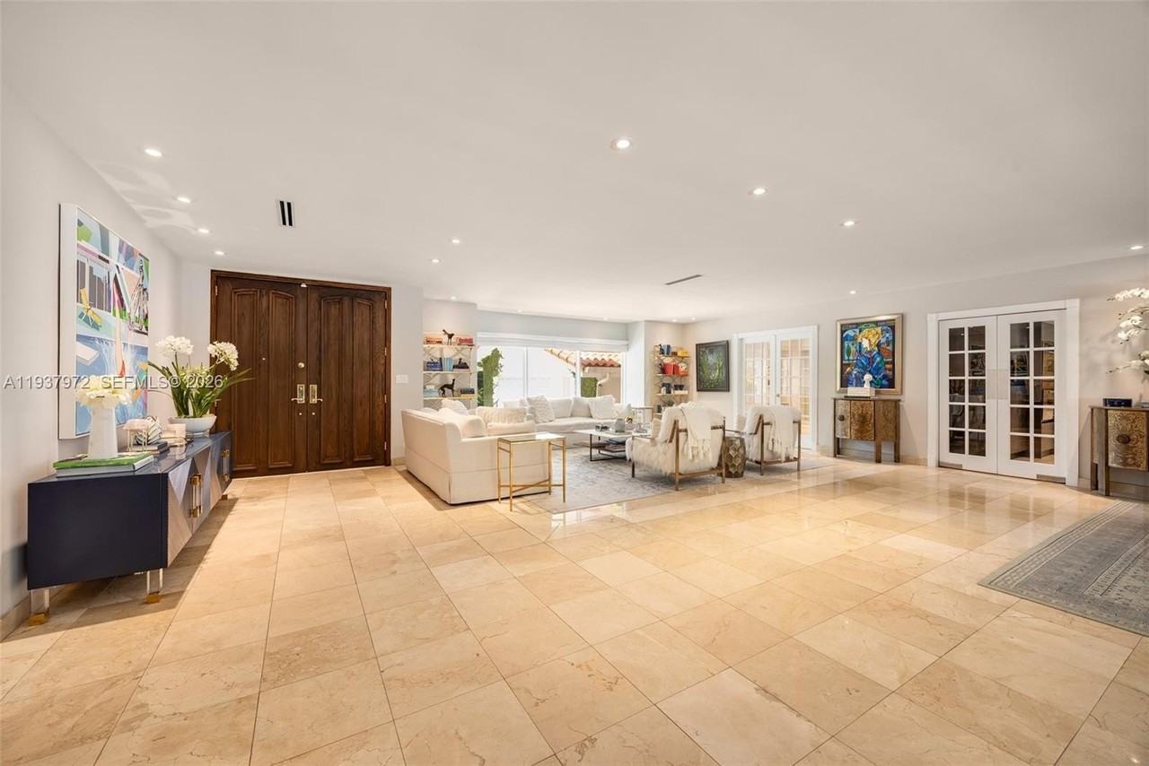 7230 Vistalmar St - Photo 4 of 35