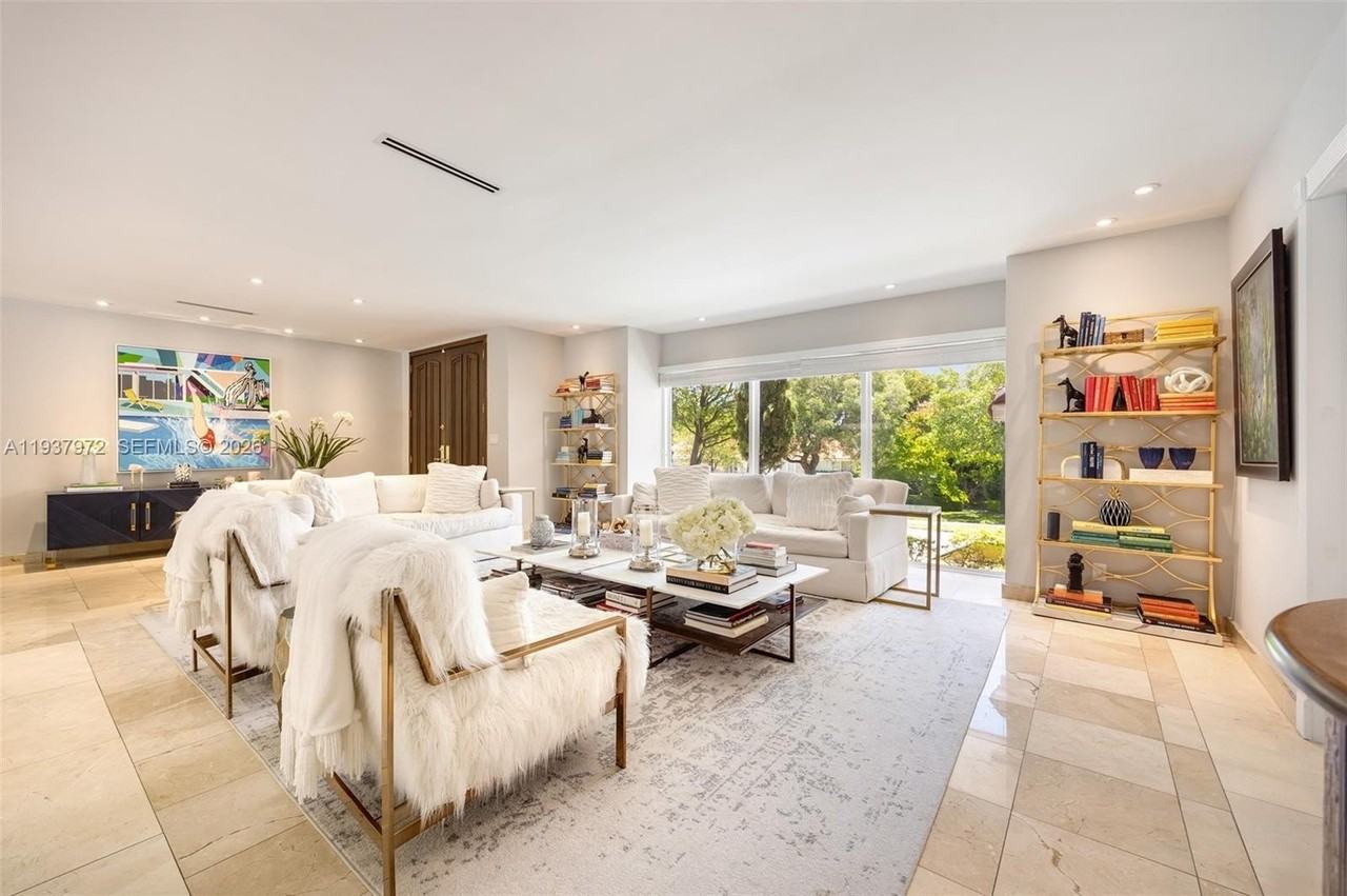 7230 Vistalmar St - Photo 5 of 35