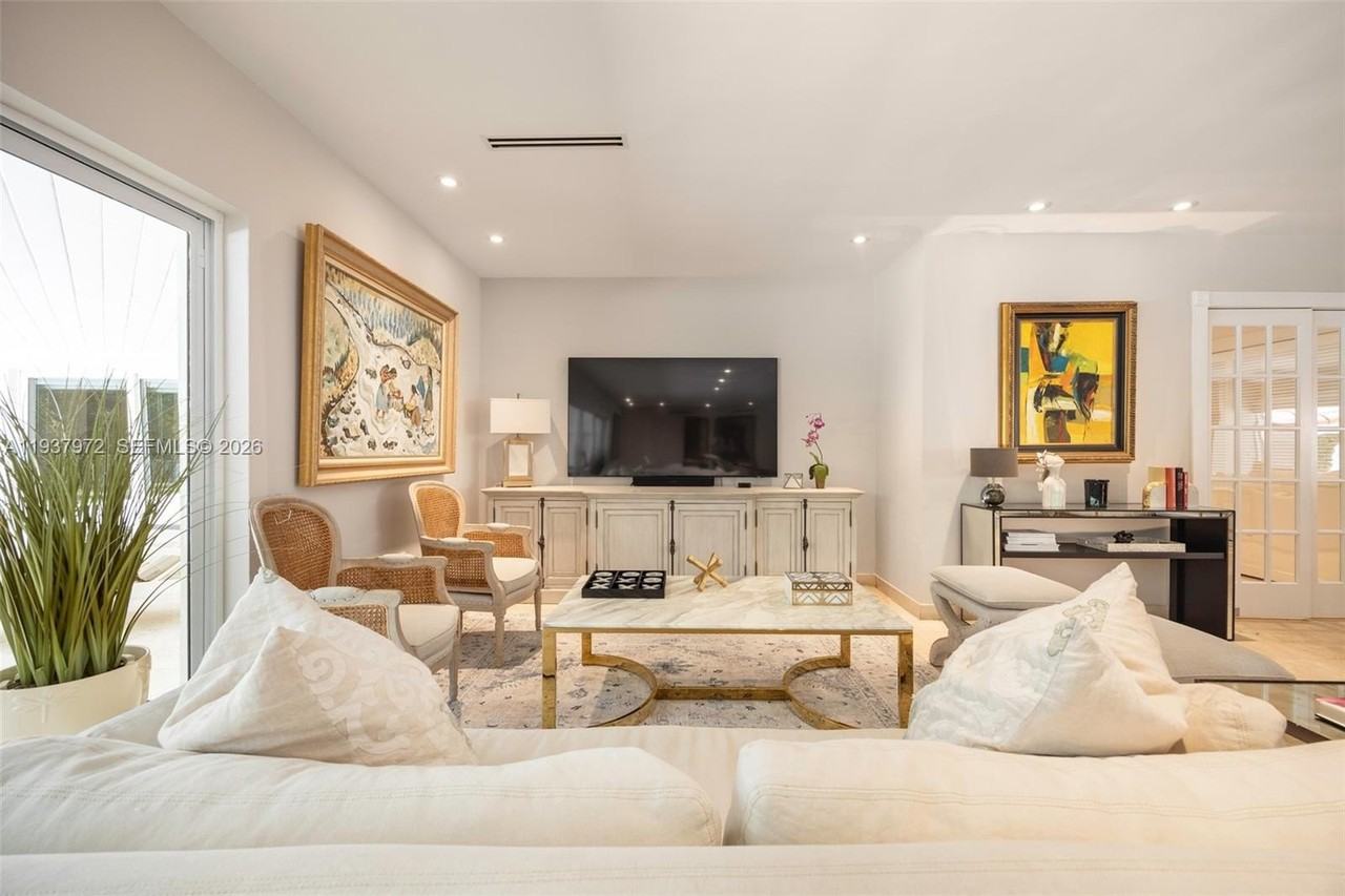 7230 Vistalmar St - Photo 7 of 35