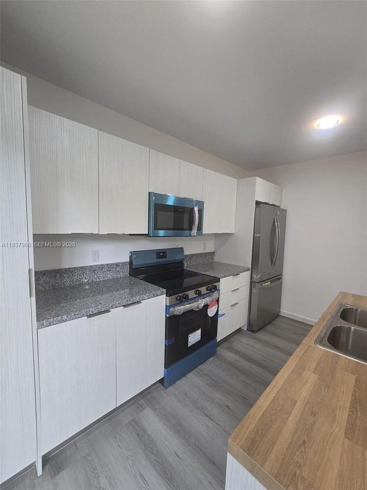 568 Nw 7th St #0 - Photo 2 of 16