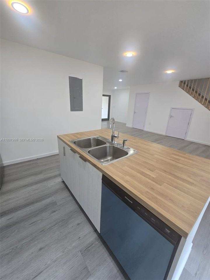 568 Nw 7th St #0 - Photo 4 of 16
