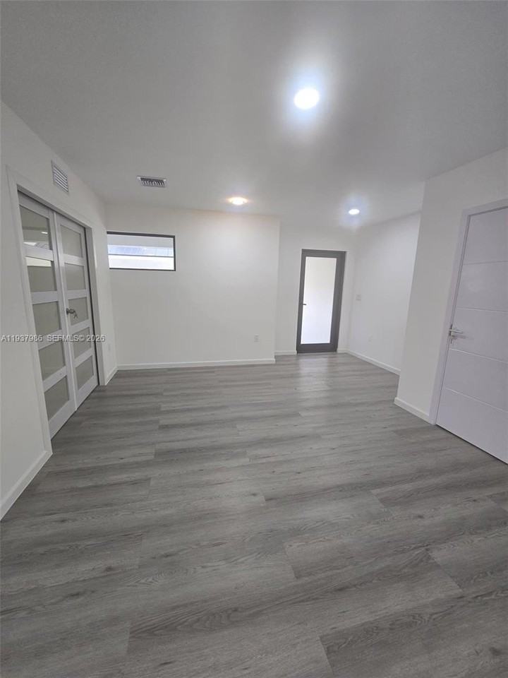 568 Nw 7th St #0 - Photo 6 of 16