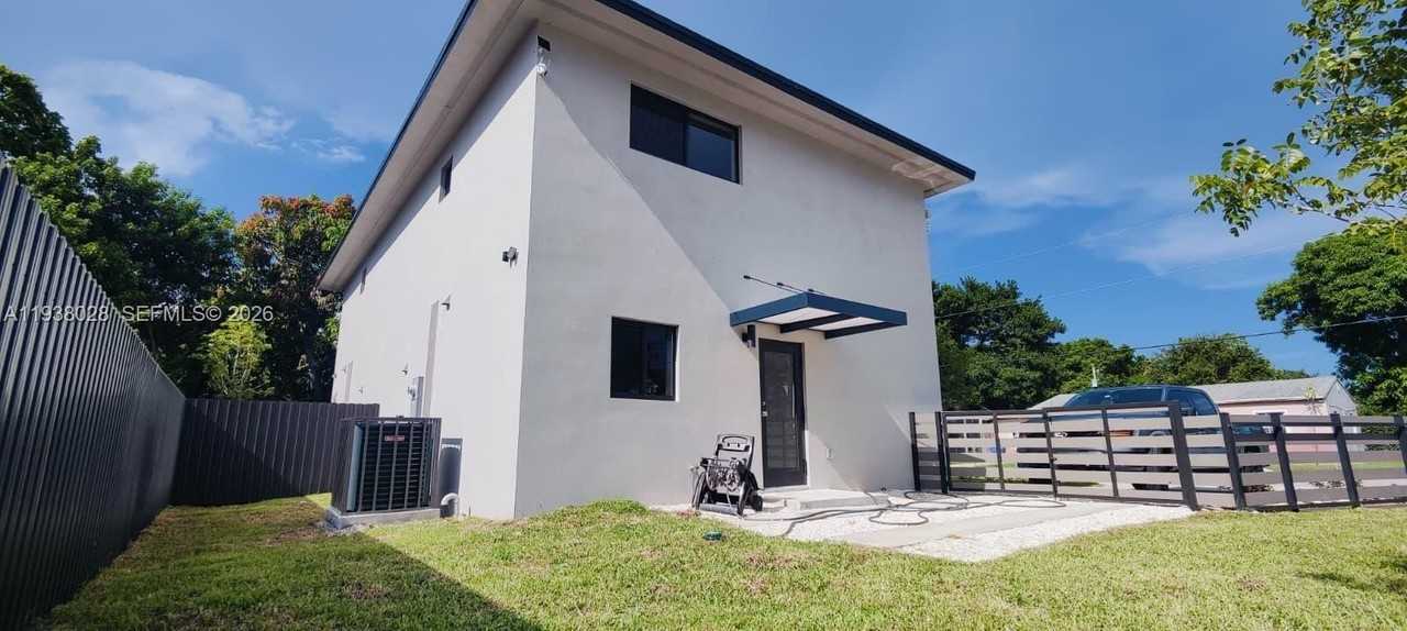 1901 Nw 51st Ter #1901 - Photo 2 of 15