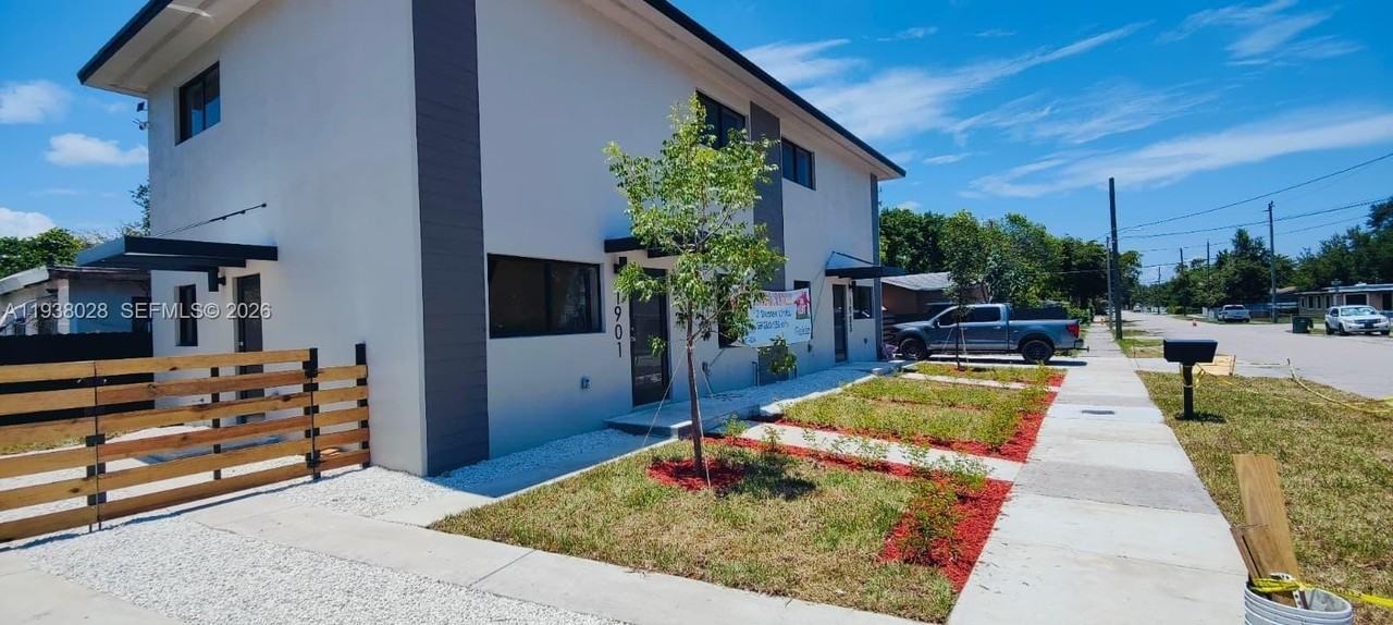 1901 Nw 51st Ter #1901 - Photo 3 of 15