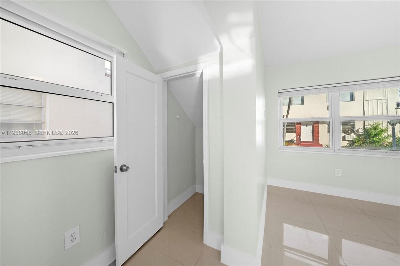 1203 Marseille Dr #21 - Photo 4 of 20