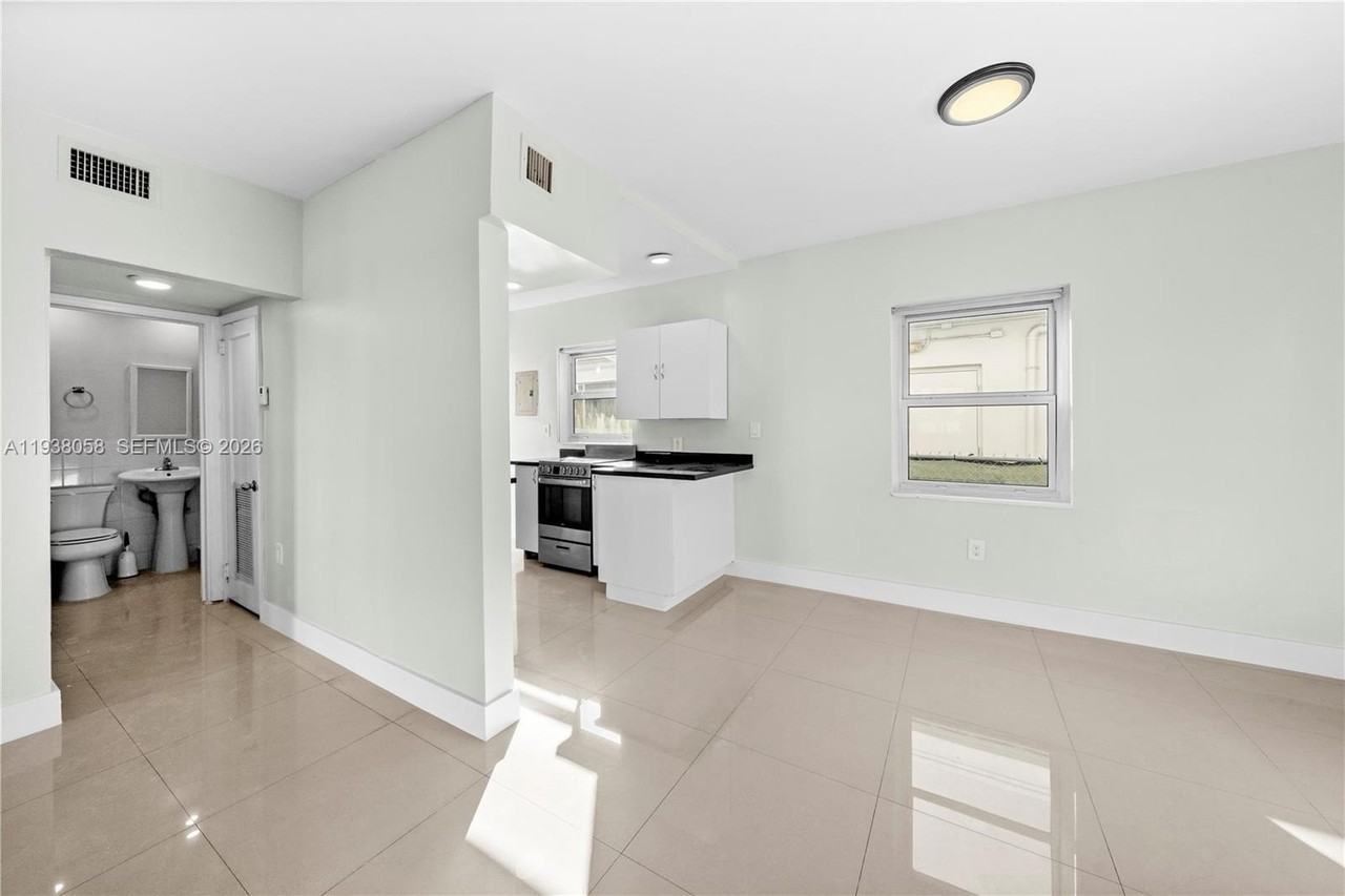 1203 Marseille Dr #21 - Photo 6 of 20