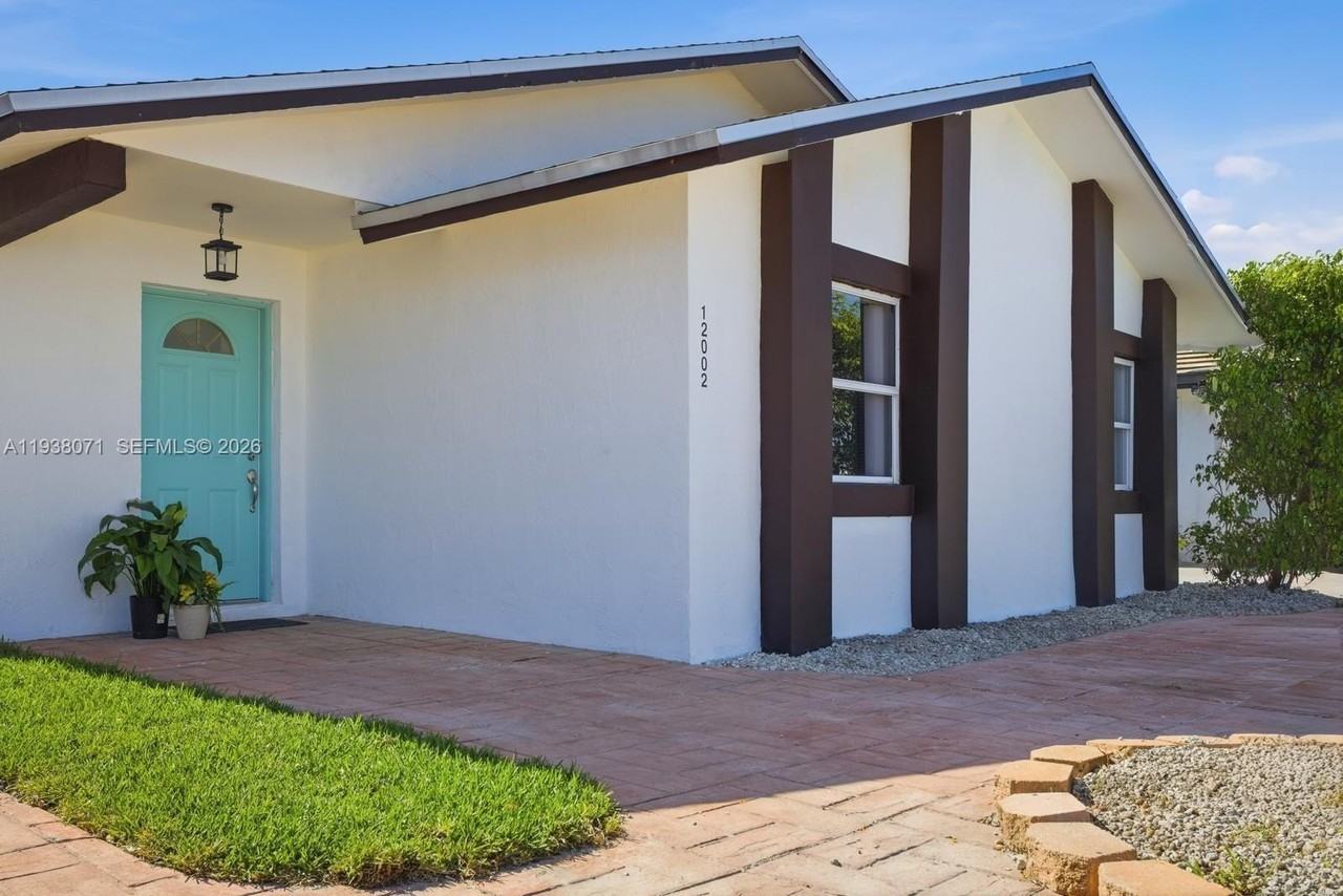 12002 Sw 210th St - Photo 3 of 40