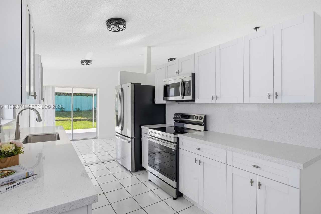 12002 Sw 210th St - Photo 5 of 40