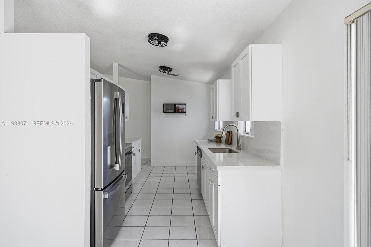 12002 Sw 210th St - Photo 7 of 40