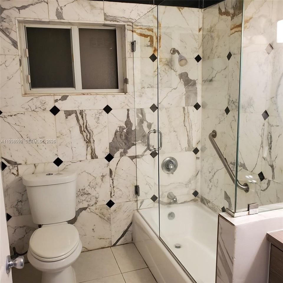 326 Ne 118th St #1 - Photo 7 of 11