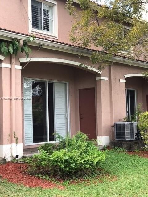 8253 Sw 29th St #104 - Photo 4 of 9