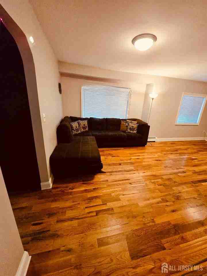 1912 Montgomery St - Photo 7 of 36