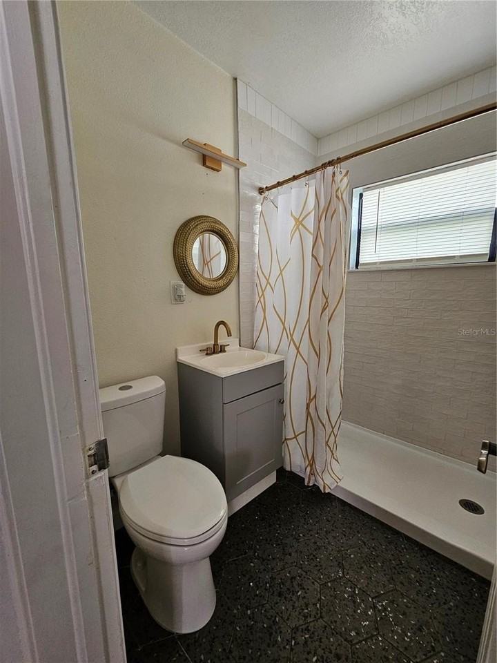 415 W Oak Dr - Photo 6 of 8