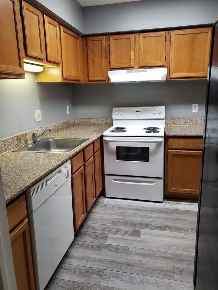 4151 S Semoran Blvd #8 - Photo 5 of 27