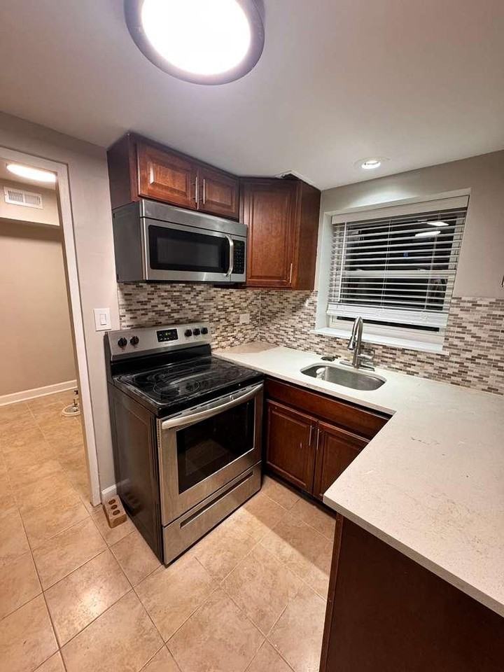 6019 N Fairfield Ave - Photo 3 of 8