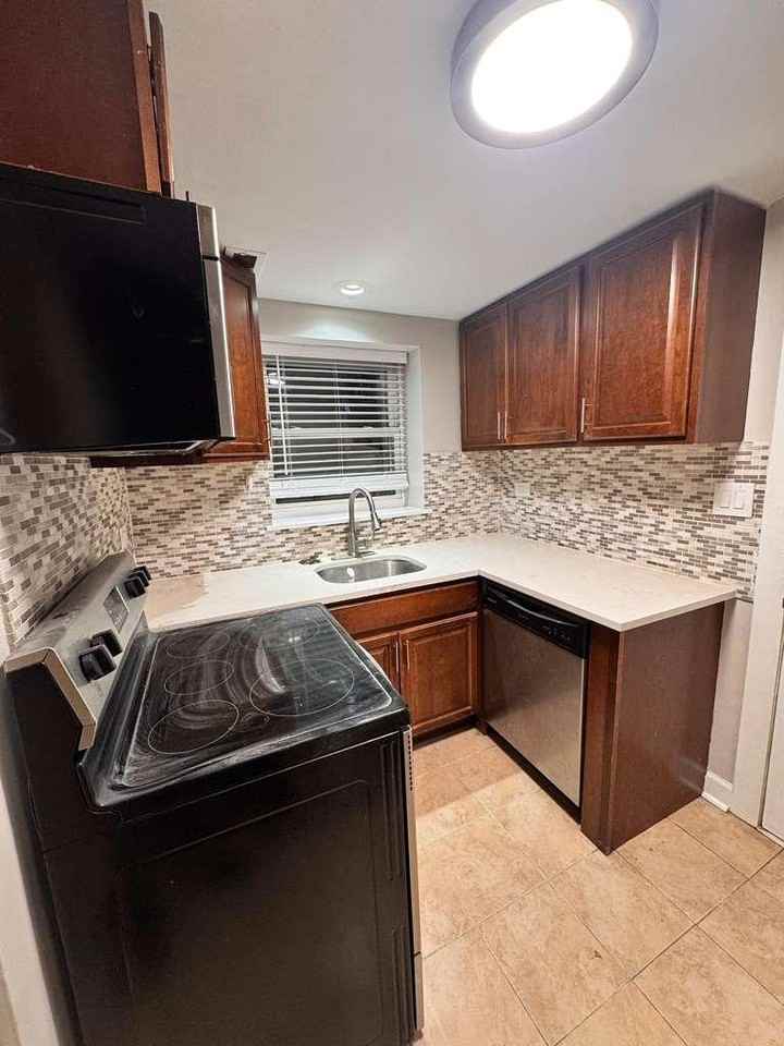 6019 N Fairfield Ave - Photo 4 of 8