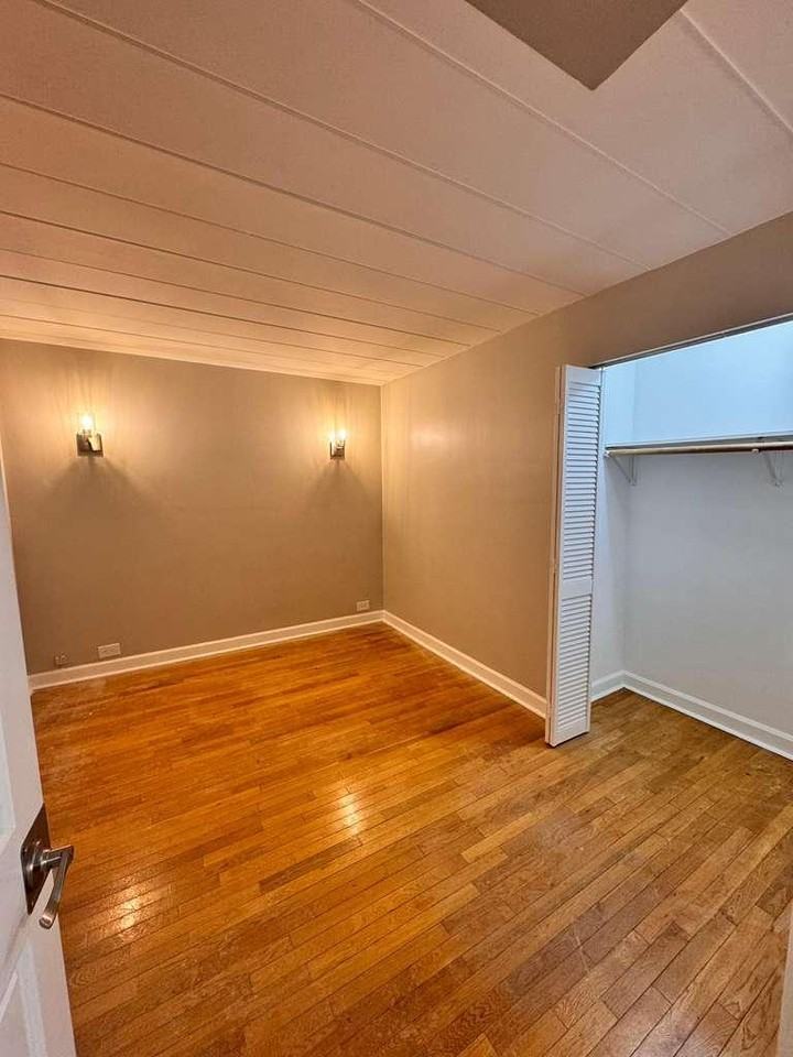 6019 N Fairfield Ave - Photo 7 of 8