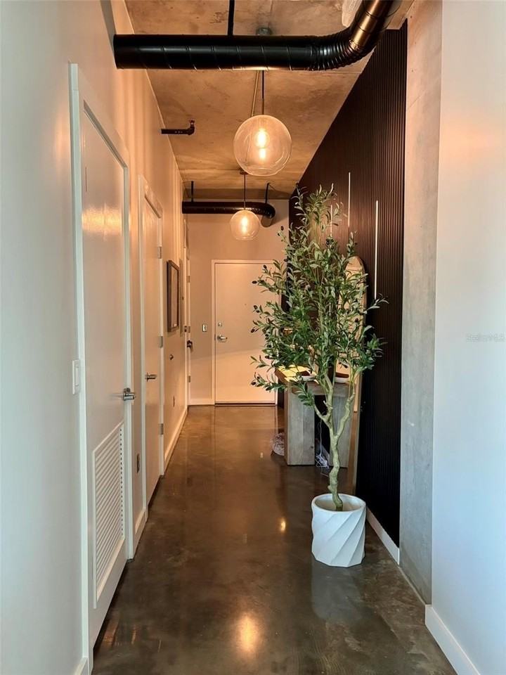 1212 E Whiting St #201 - Photo 4 of 25