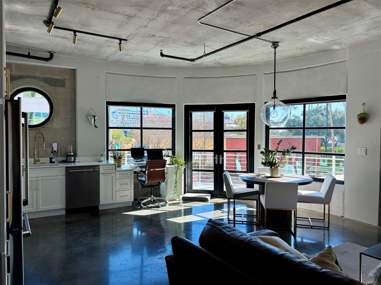 1212 E Whiting St #201 - Photo 6 of 25