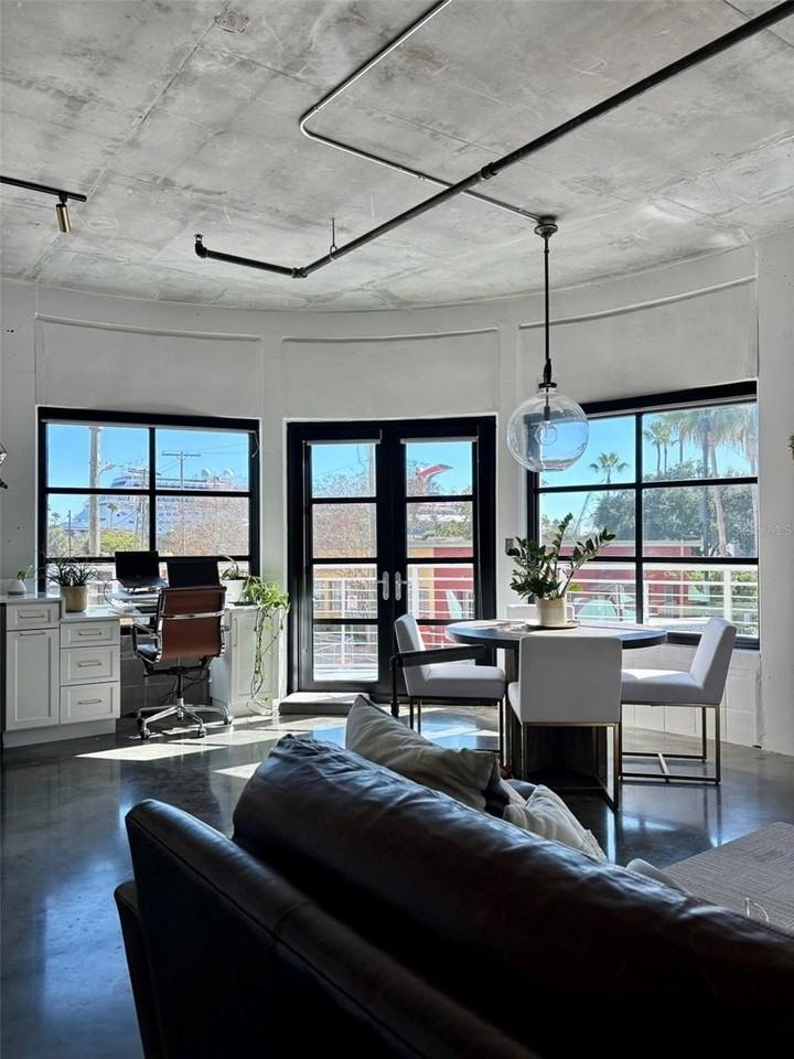 1212 E Whiting St #201 - Photo 7 of 25