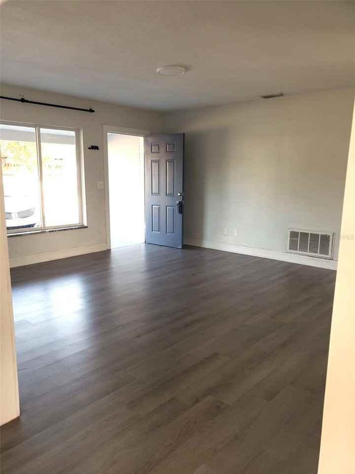 1489 De Leon St - Photo 3 of 22