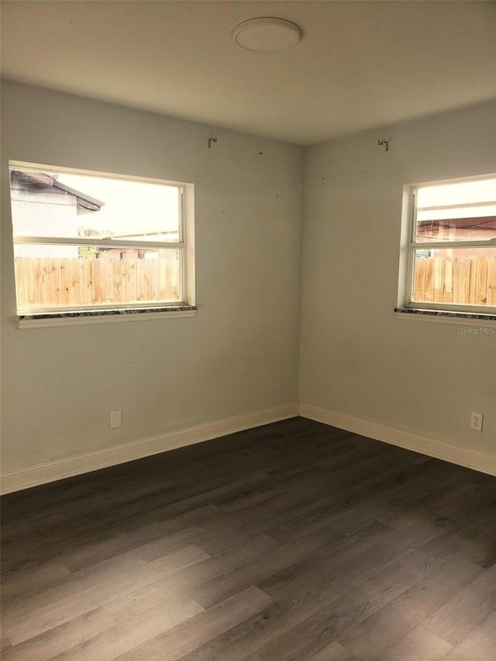 1489 De Leon St - Photo 4 of 22