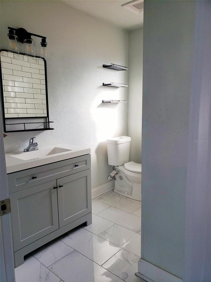 1489 De Leon St - Photo 5 of 22