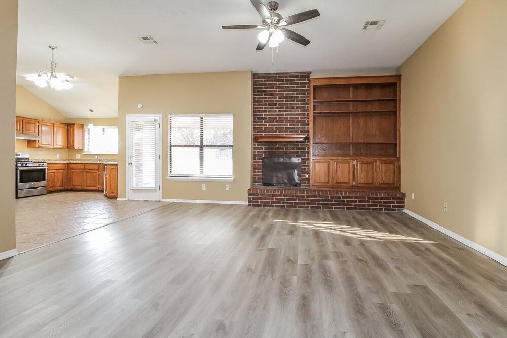 3713 Shannon Dr - Photo 3 of 16