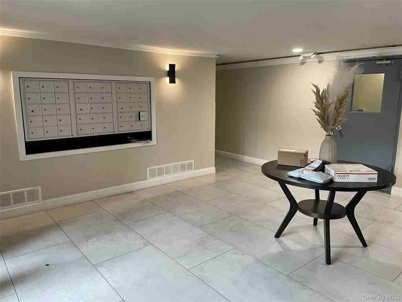 124 S Park Ave Apt 1q #1Q - Photo 4 of 19