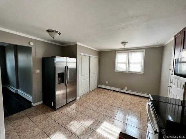 180 Elmwood St - Photo 4 of 14