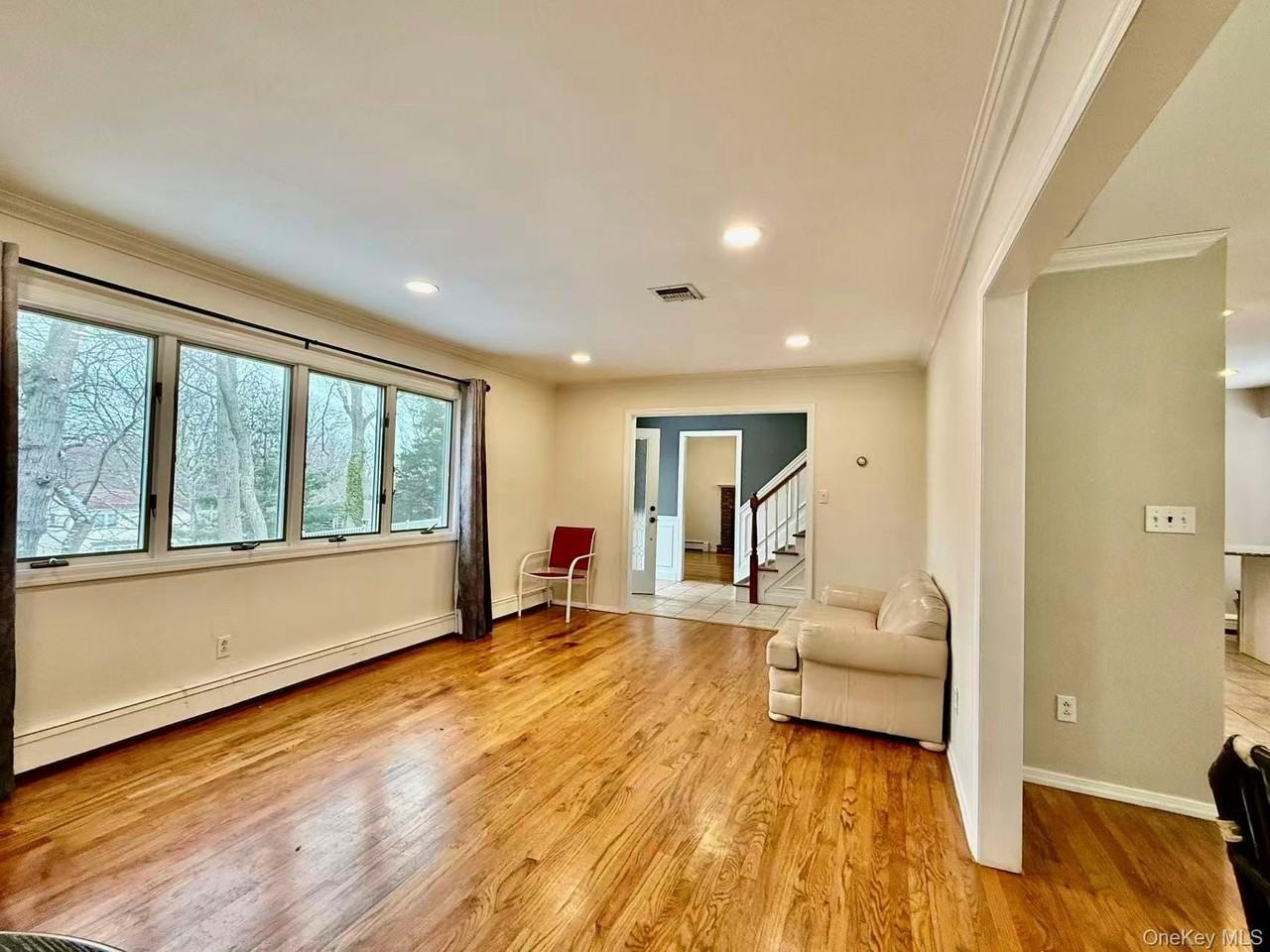 33 Pilgrim Dr - Photo 5 of 15