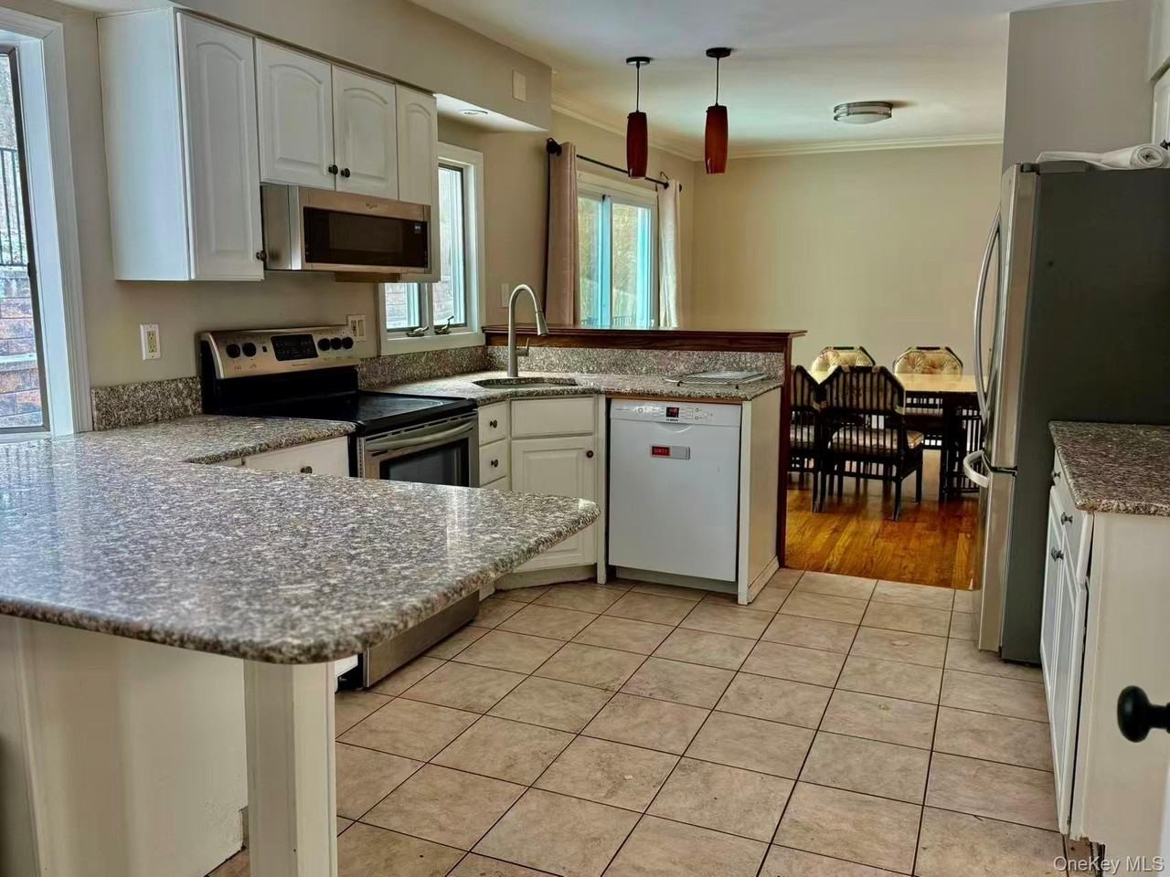 33 Pilgrim Dr - Photo 6 of 15