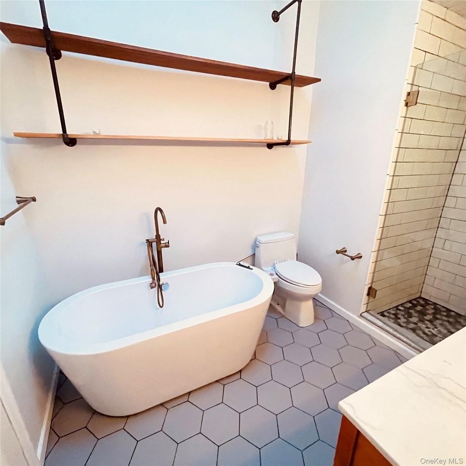 878 Rensselaer Ave - Photo 7 of 35