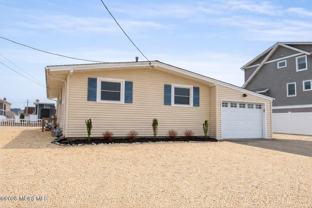 825 Leeward Dr - Photo 1 of 1