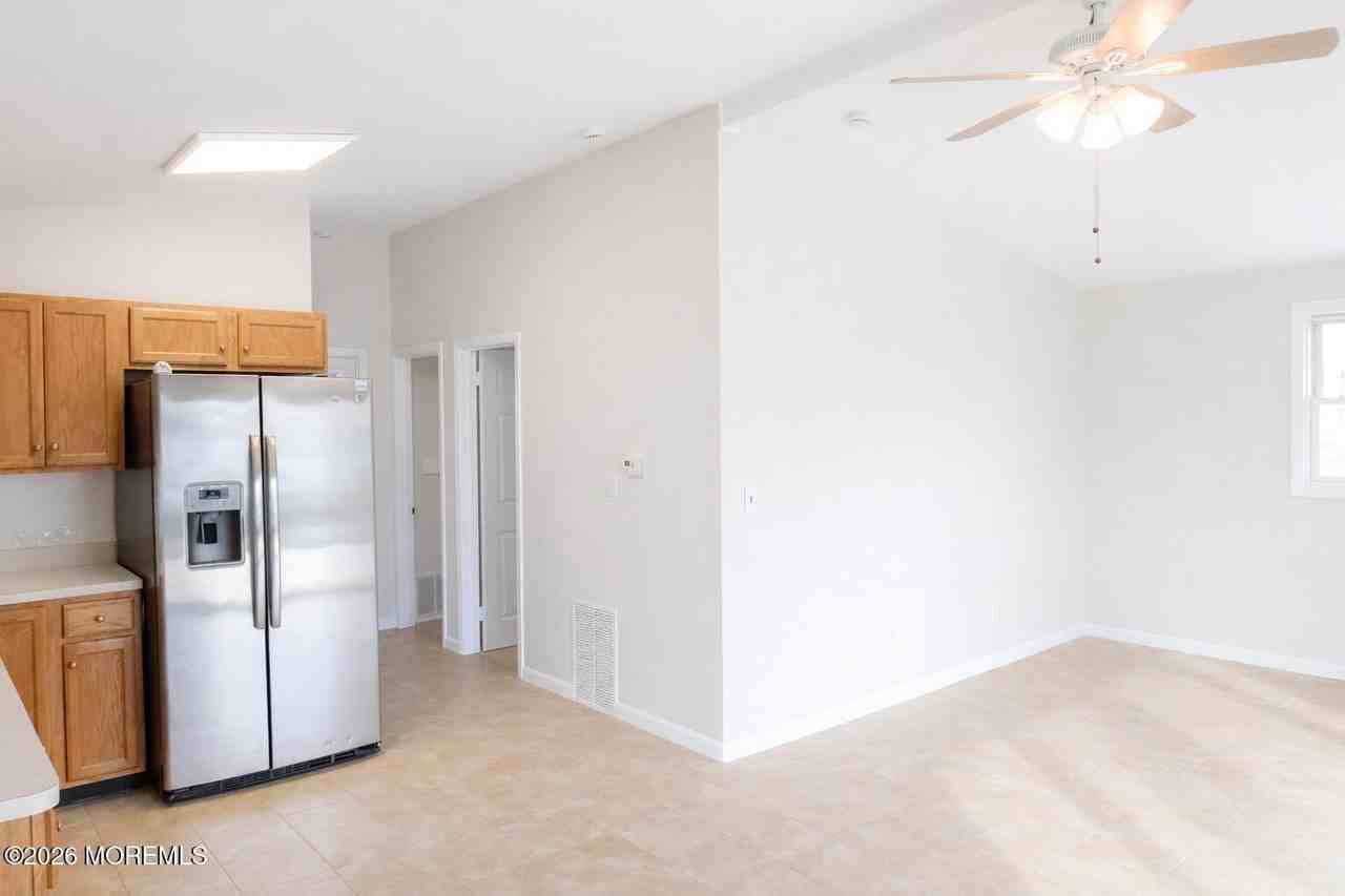 825 Leeward Dr - Photo 7 of 19