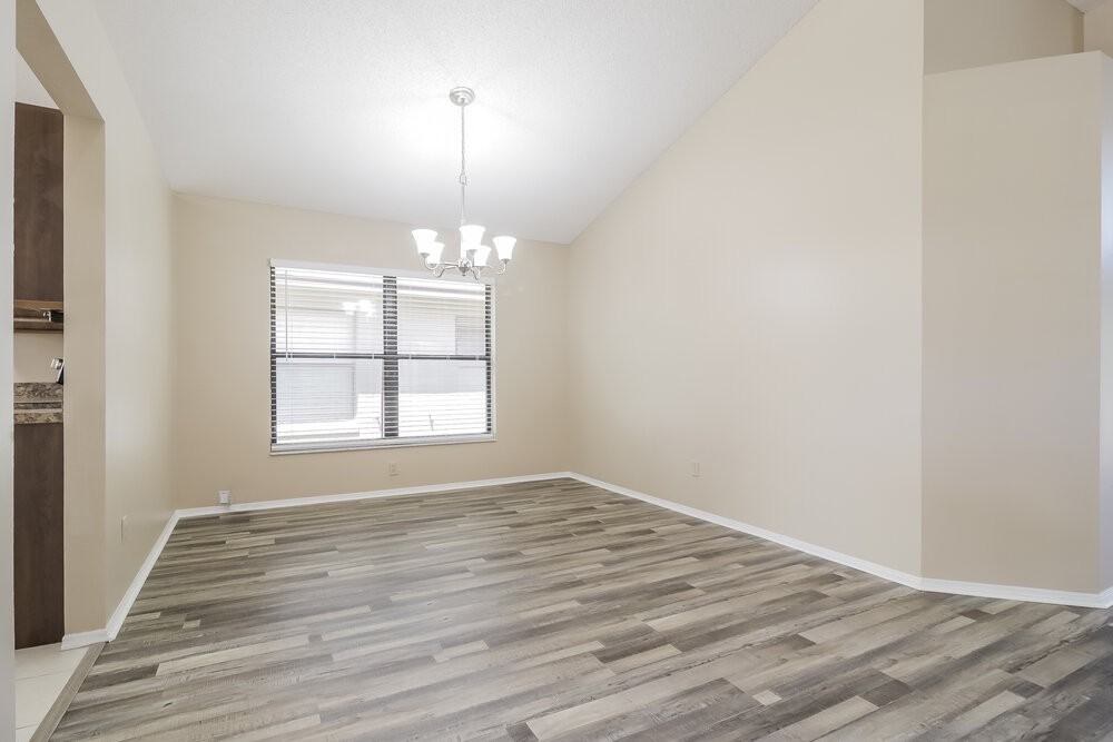 164 Lakebreeze Cir - Photo 3 of 16