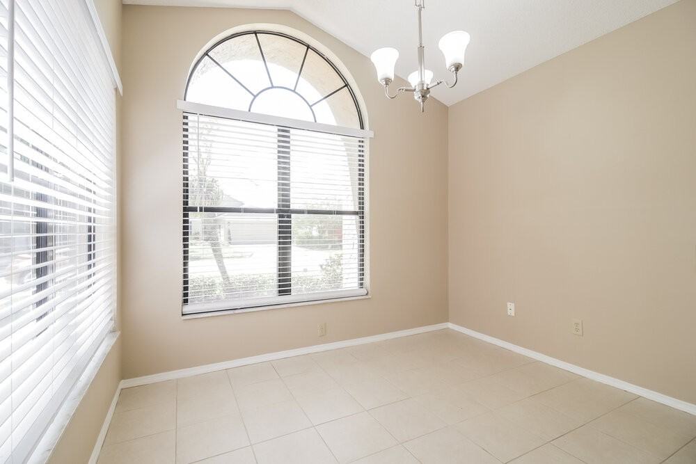 164 Lakebreeze Cir - Photo 4 of 16