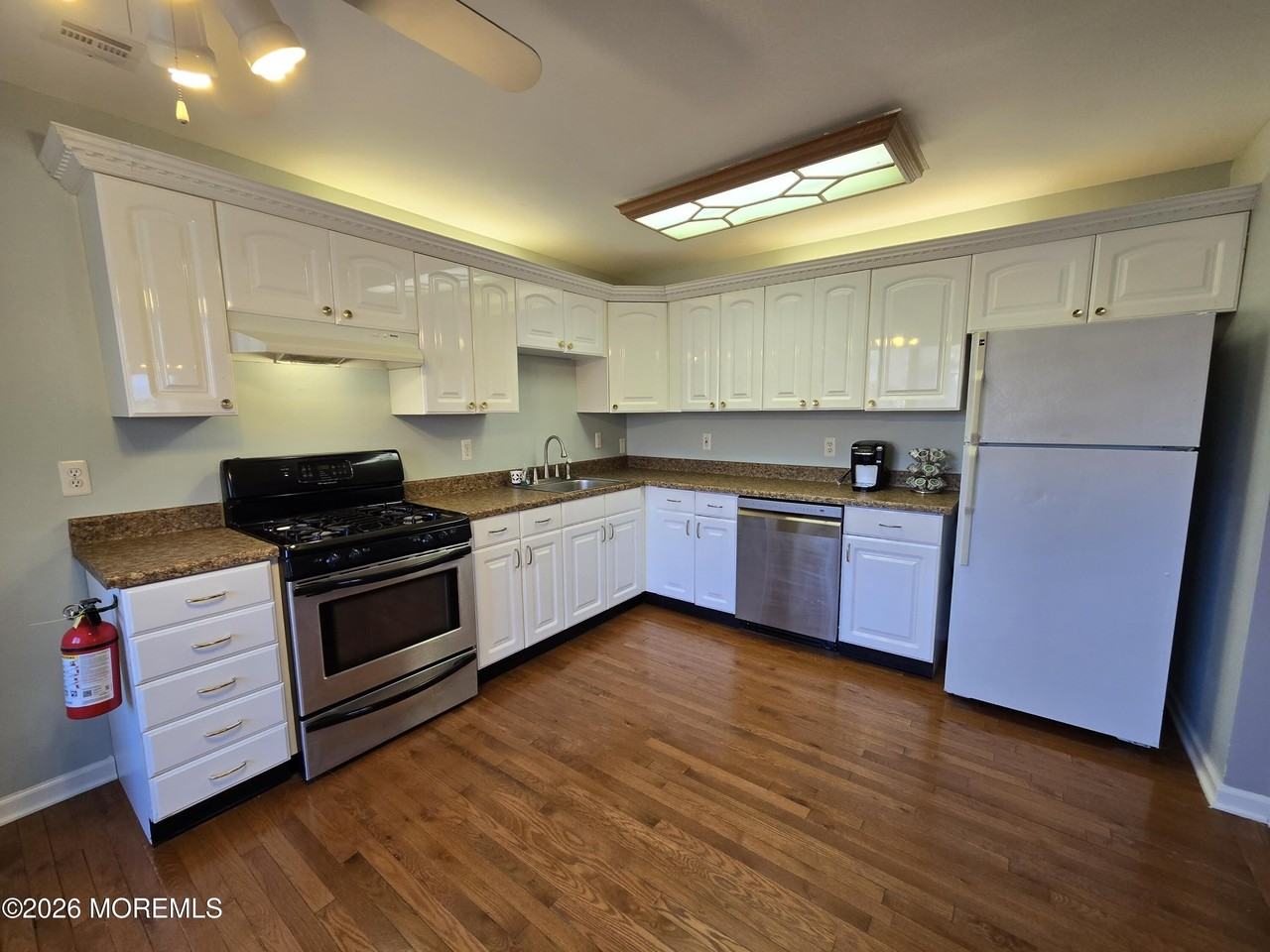 274 Easy Street unit: Right - Photo 6 of 19