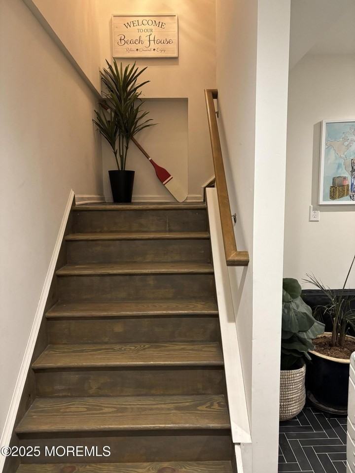 304 6th Avenue unit: Weekly - Photo 2 of 20