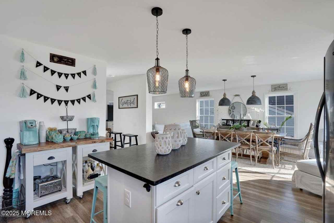 304 6th Avenue unit: Weekly - Photo 3 of 20