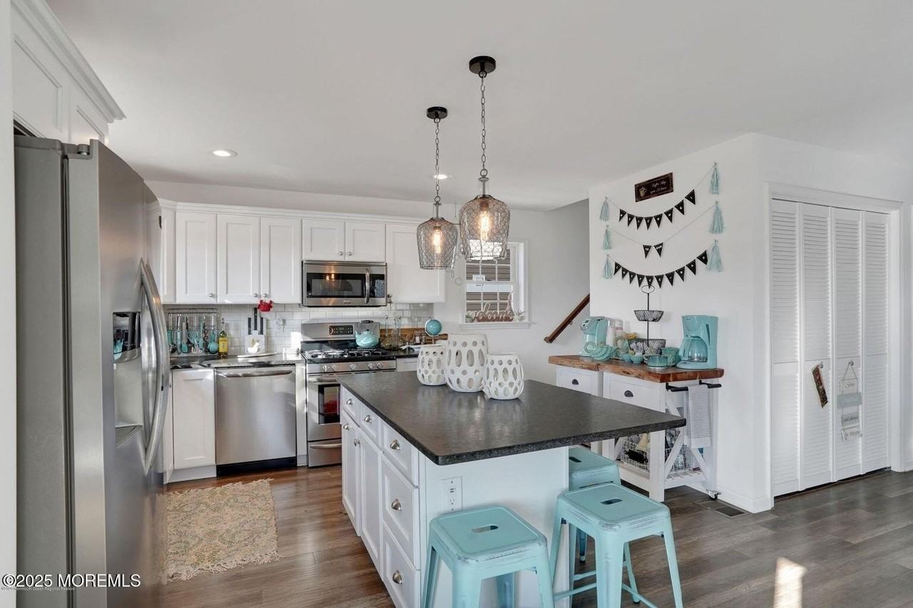 304 6th Avenue unit: Weekly - Photo 4 of 20