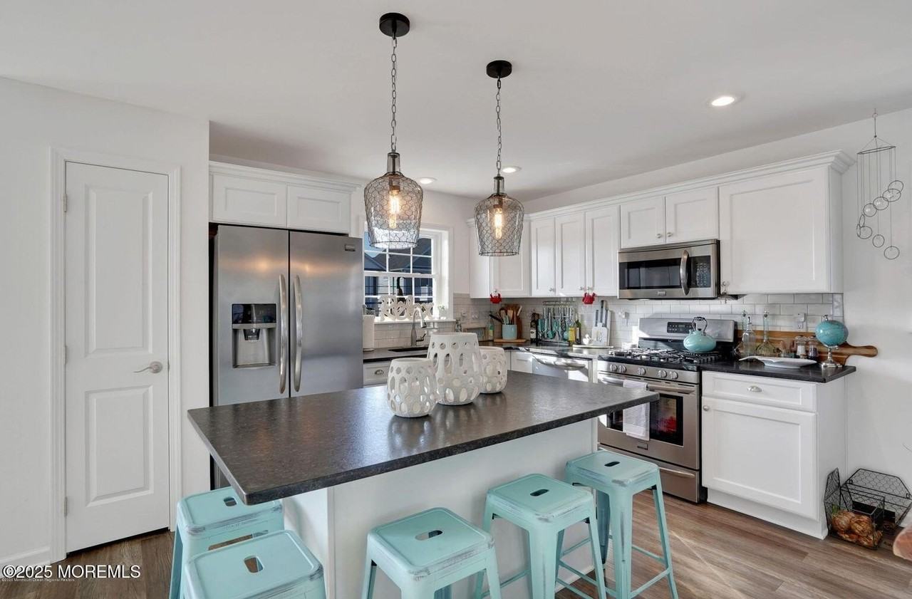 304 6th Avenue unit: Weekly - Photo 5 of 20