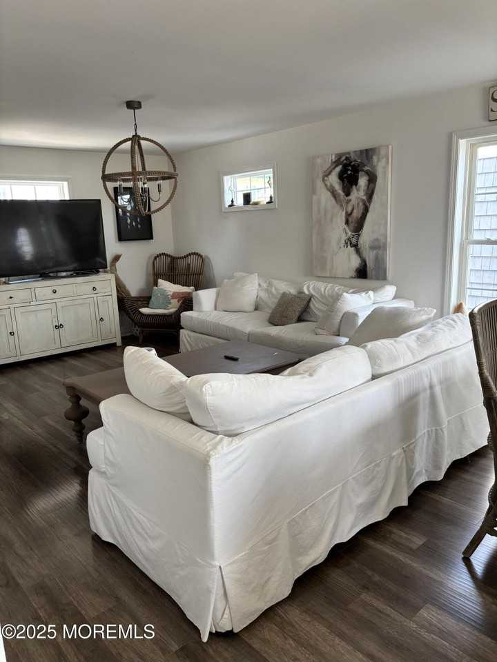 304 6th Avenue unit: Weekly - Photo 7 of 20