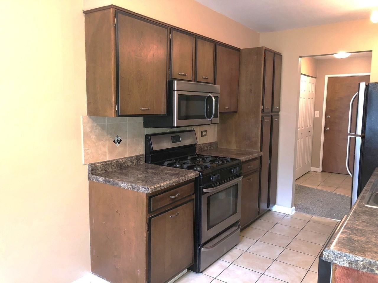 1331 S Finley Rd Apt 208 #208 - Photo 7 of 11