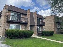 featured image of 4202 Lindenwood Dr Apt 2a #2A