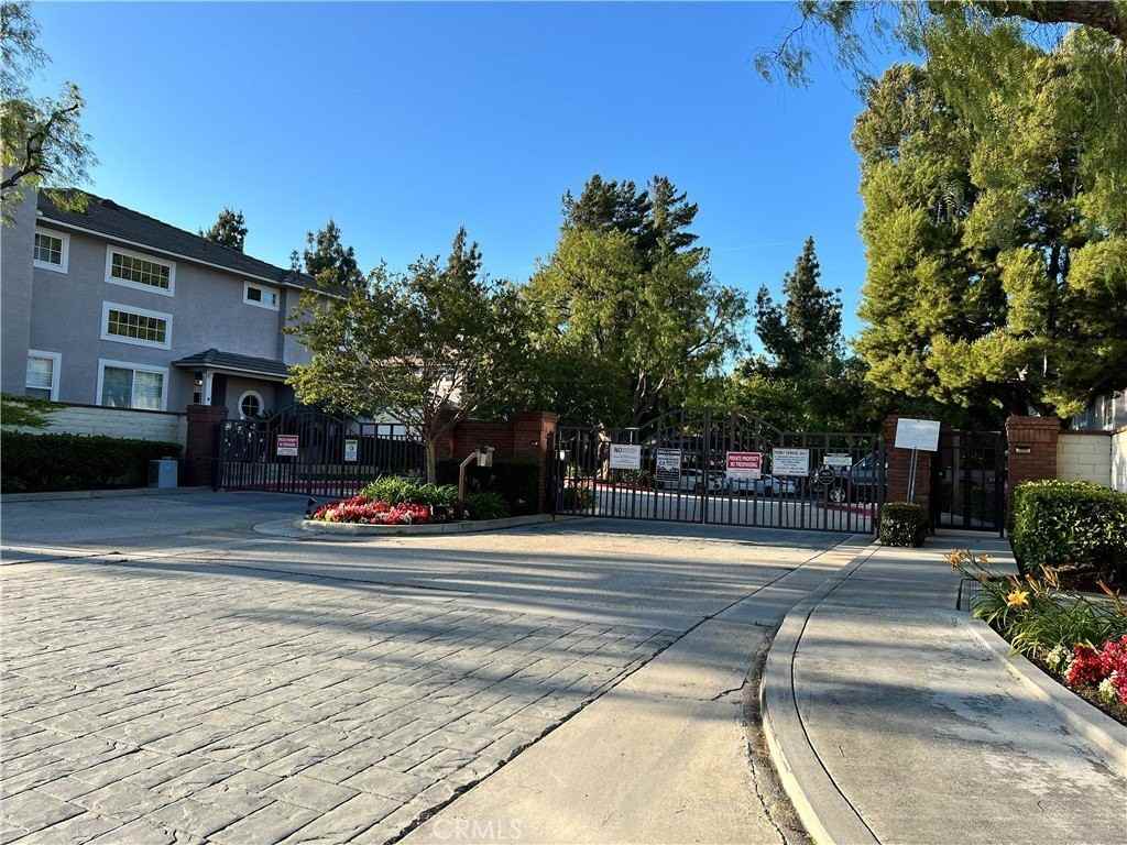 17765 Redford Way #31 - Photo 5 of 38